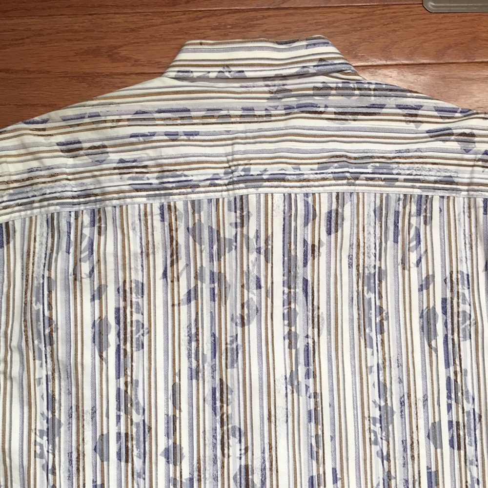 Button down patterned shirt - Picture 10 of 16
